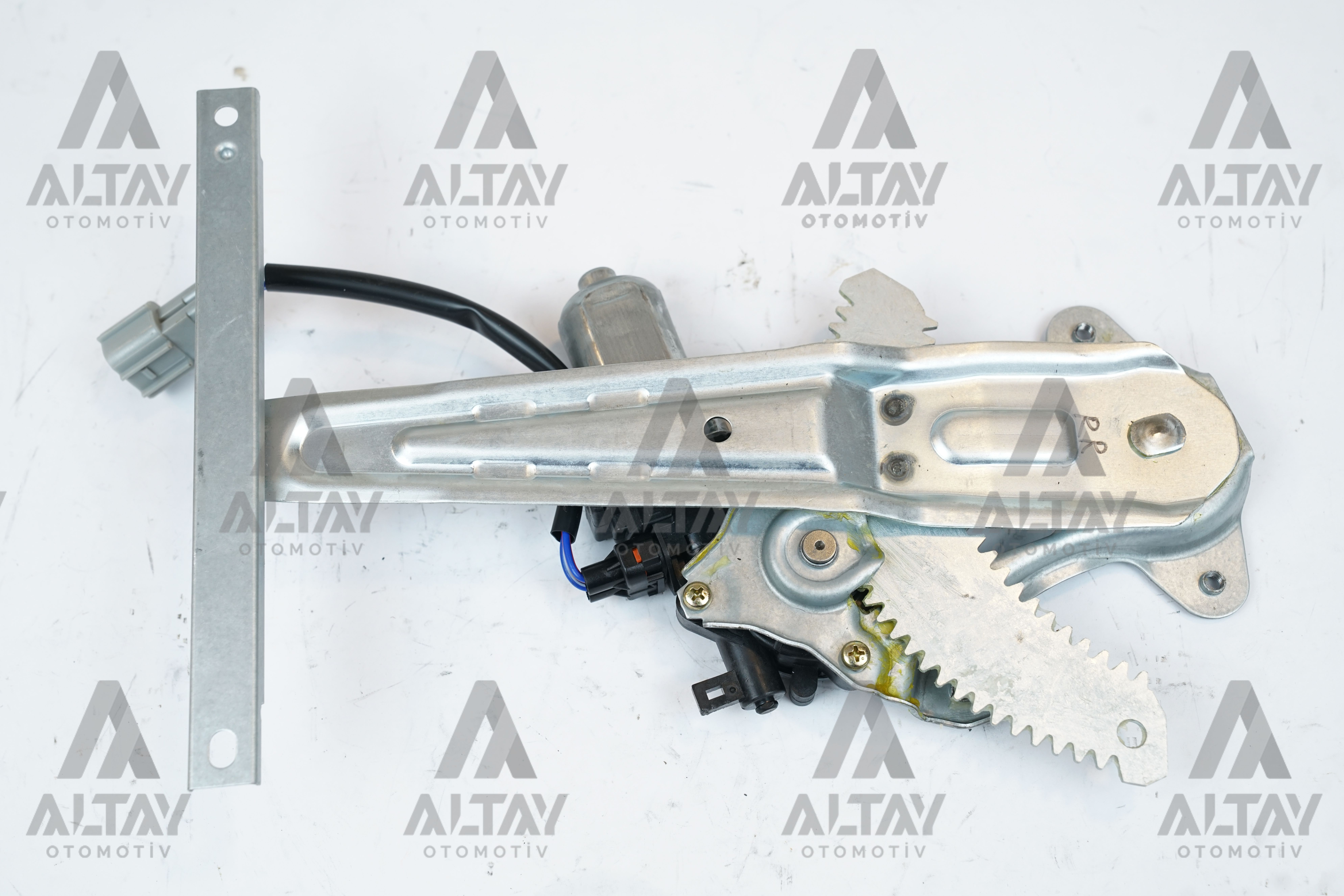 Nissan Juke Sağ Arka Cam Krikosu 2011-2018